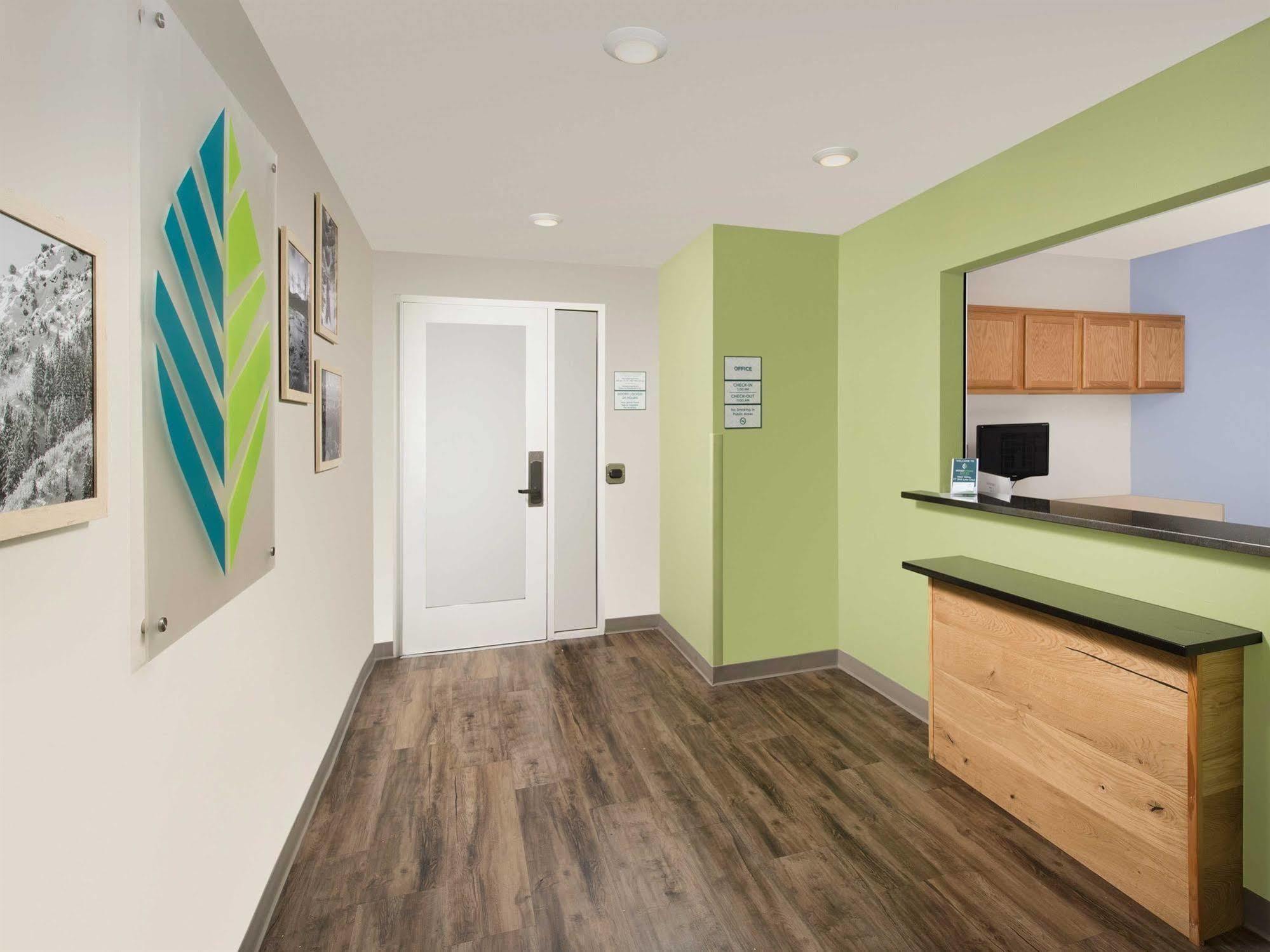 Extended America Select - Salt - West Valley Hotel 2*